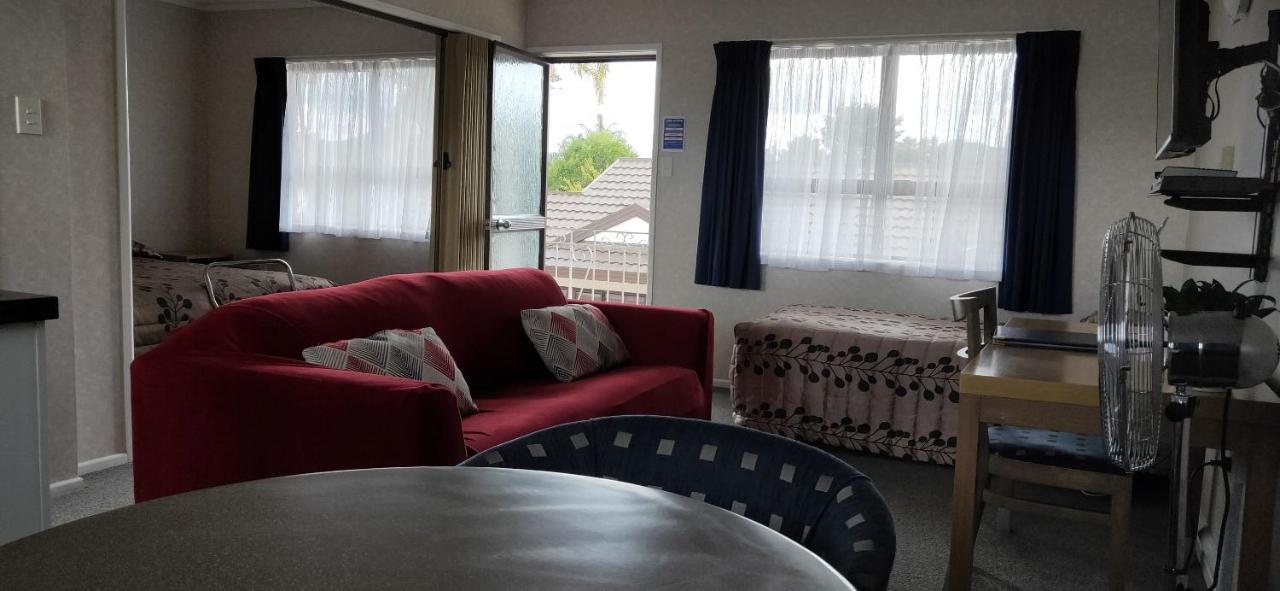 Cypress Court 3*